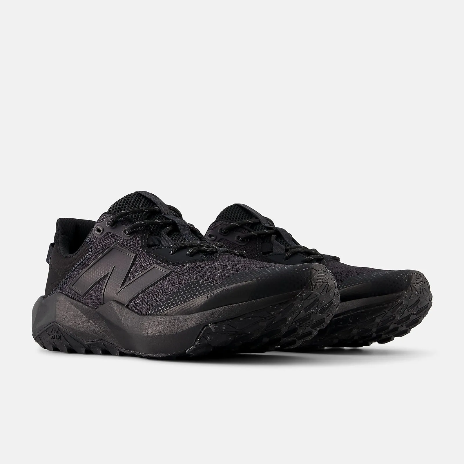 NEW BALANCE MEN'S DYNASOFT NITREL V6 TRIPLE BLACK TRAIL SHOES