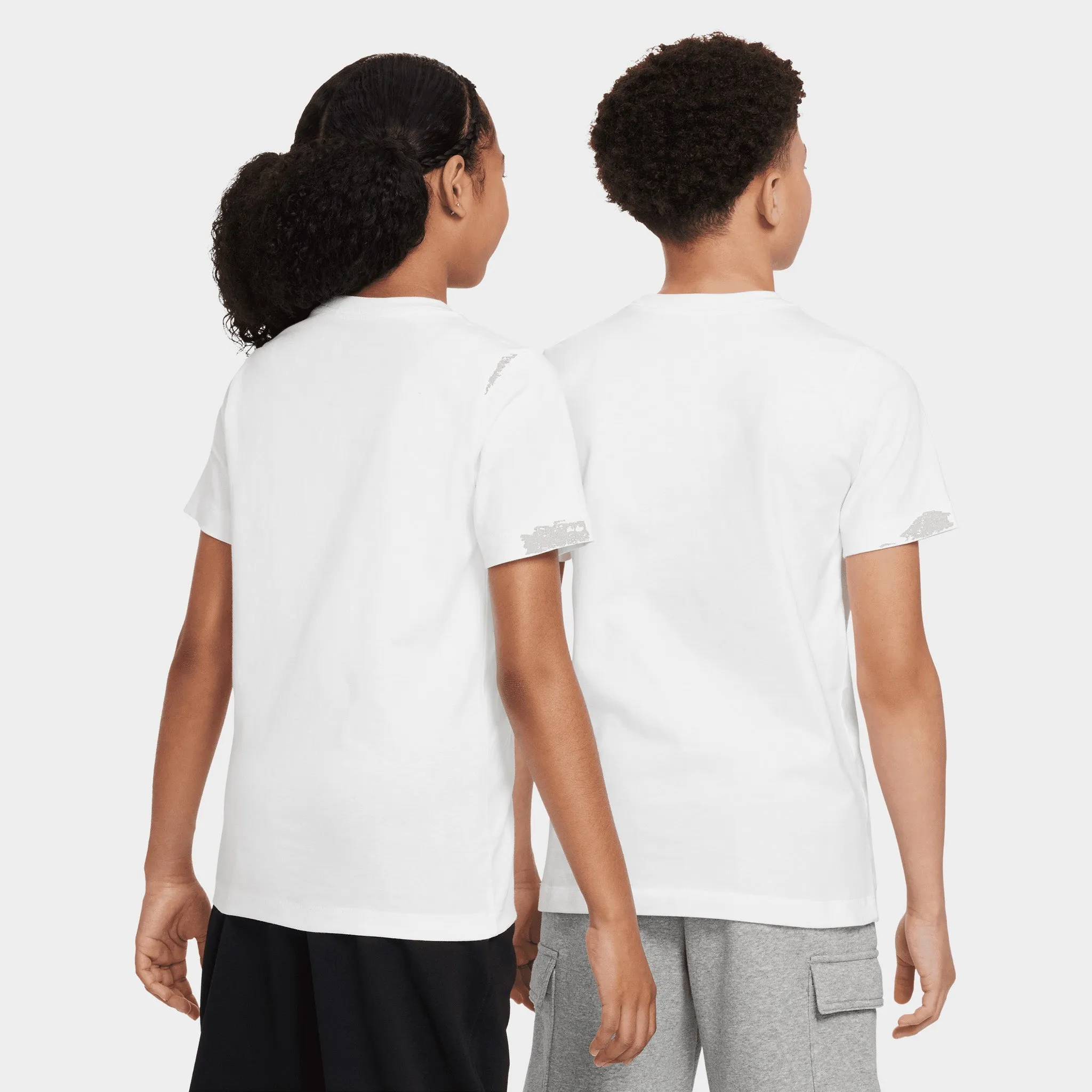 Nike Juniors' Liverpool FC Crest T-shirt / White