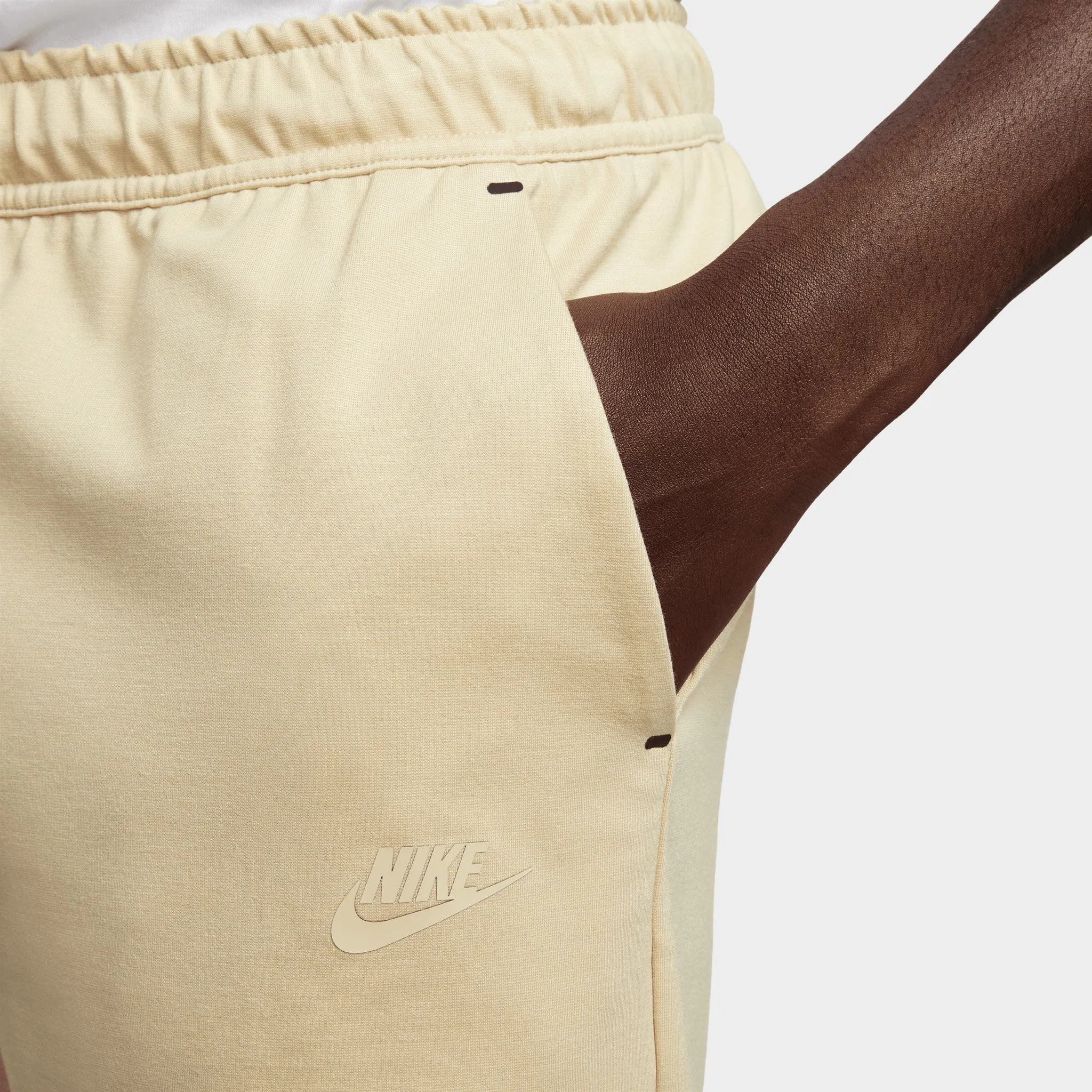 Nike Sportswear Tech Fleece Lightweight Shorts / Team Gold