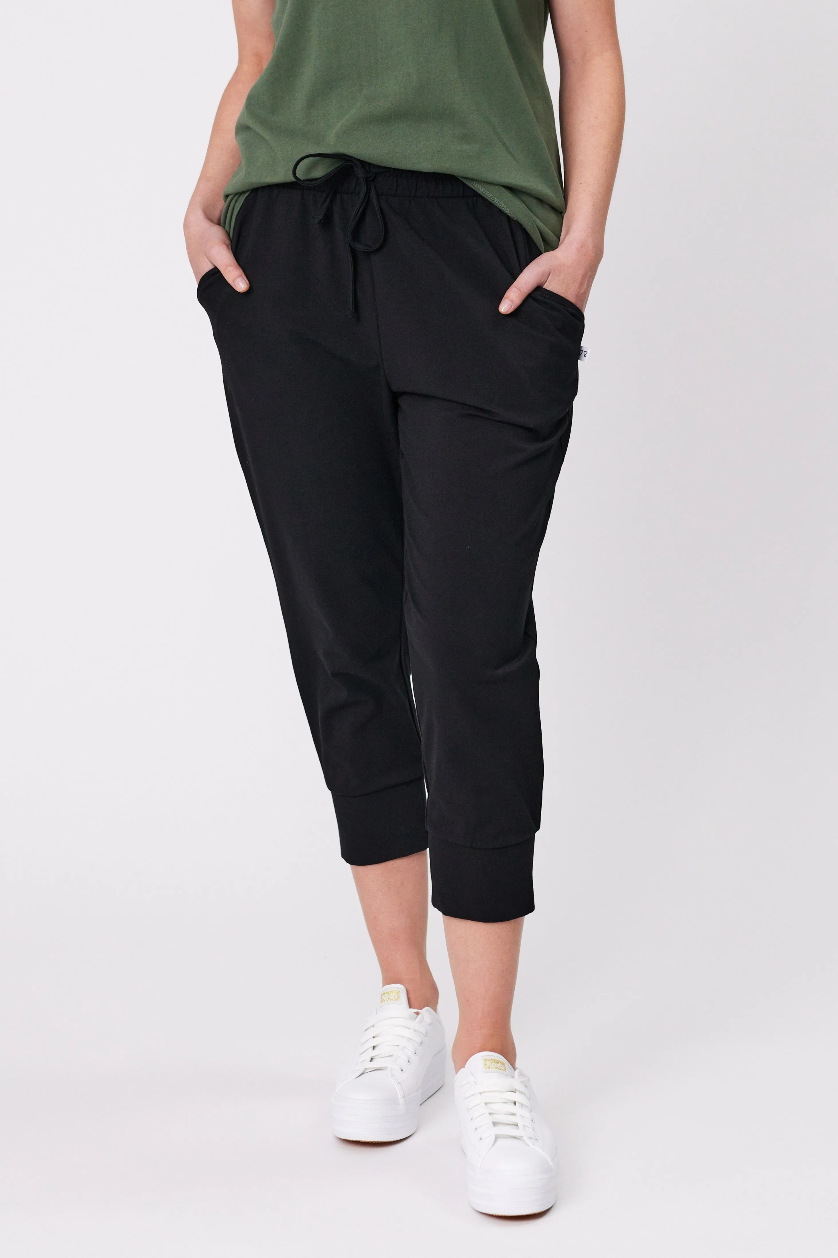 Shine On Essentials Cotton Elastane 3/4 Jogger Black